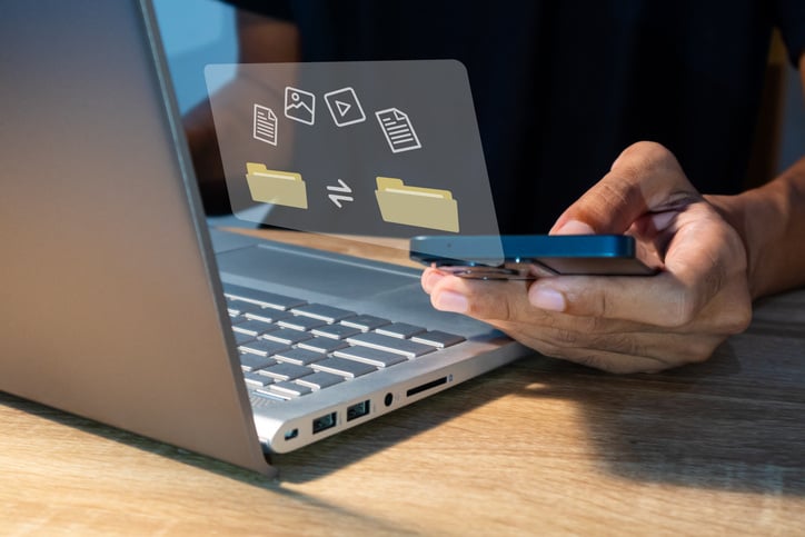 File transfer between mobile phone and laptop. Email migration and email archiving on virtual screen.